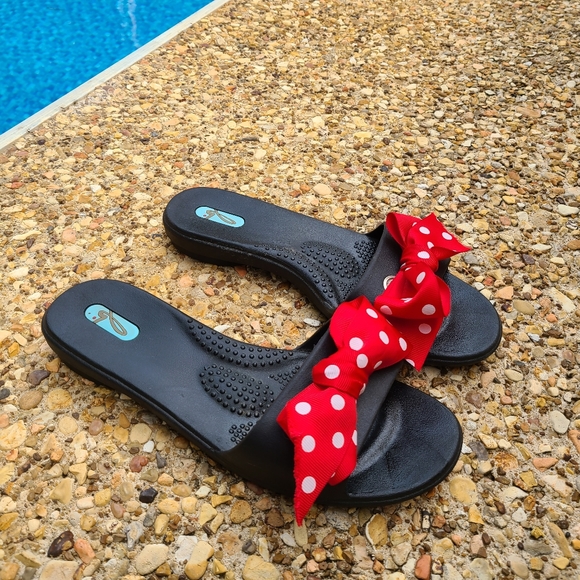 OKAb Black Sandals With Red Polka Dot Bow - Picture 3 of 8